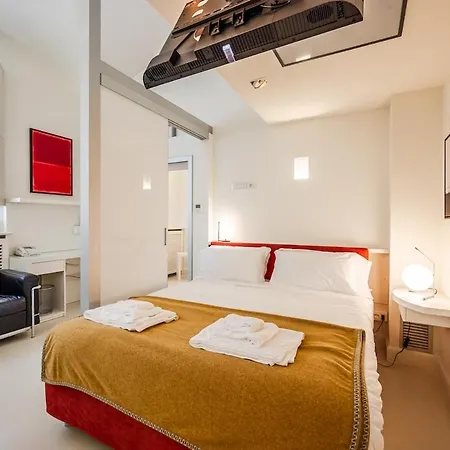 Mini-loft Just Steps From The Duomo Of Lejlighed